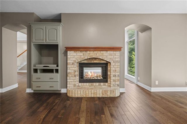 5812 MANOR Lane, Parkville, MO 64152