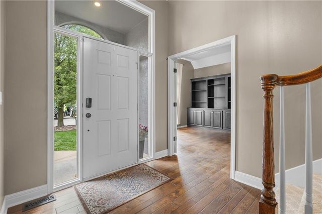 5812 MANOR Lane, Parkville, MO 64152