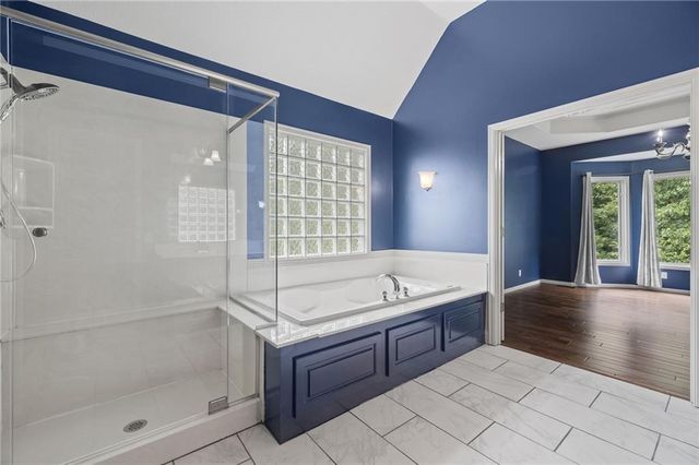 5812 MANOR Lane, Parkville, MO 64152