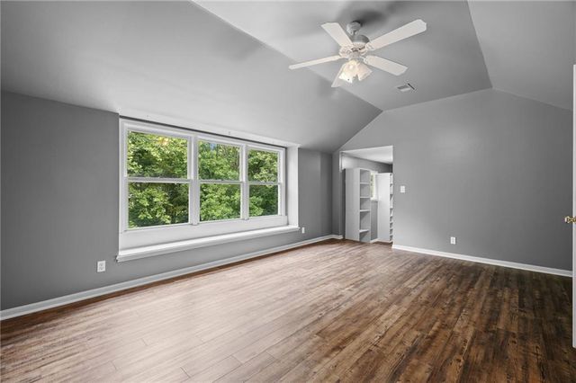 5812 MANOR Lane, Parkville, MO 64152