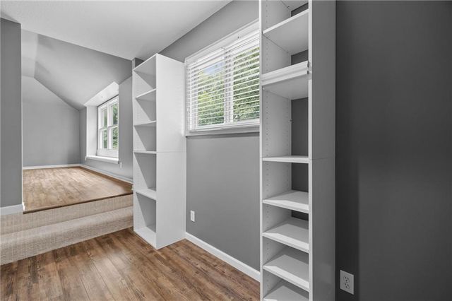 5812 MANOR Lane, Parkville, MO 64152