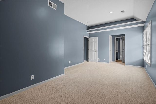 5812 MANOR Lane, Parkville, MO 64152