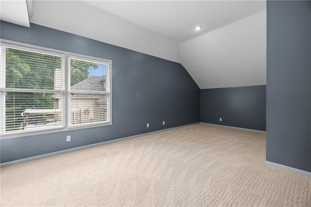 5812 MANOR Lane, Parkville, MO 64152