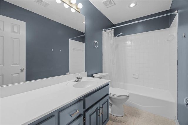 5812 MANOR Lane, Parkville, MO 64152