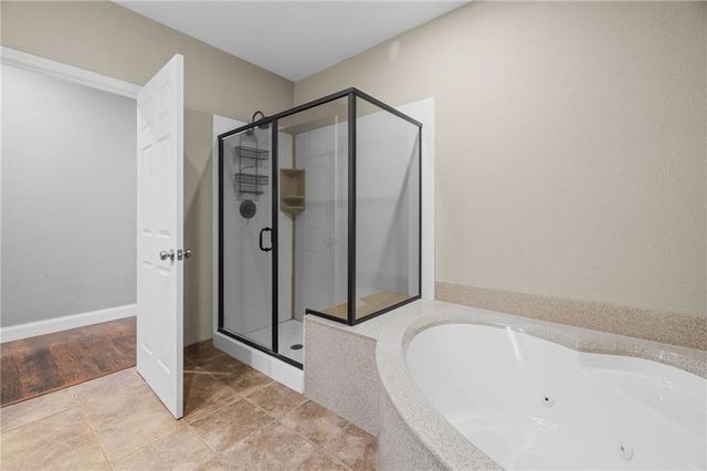 5812 MANOR Lane, Parkville, MO 64152