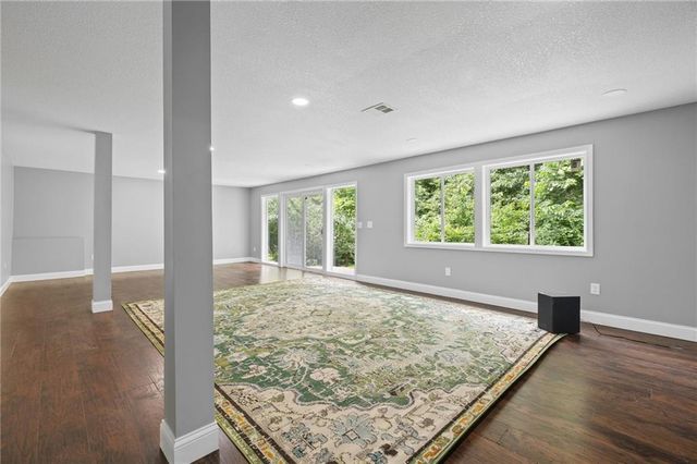 5812 MANOR Lane, Parkville, MO 64152