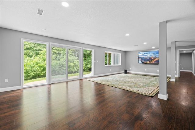 5812 MANOR Lane, Parkville, MO 64152