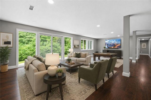 5812 MANOR Lane, Parkville, MO 64152