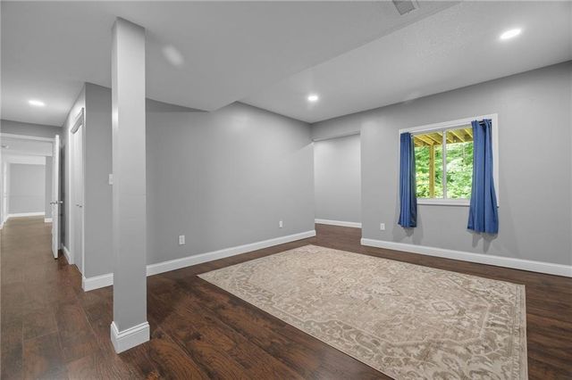 5812 MANOR Lane, Parkville, MO 64152