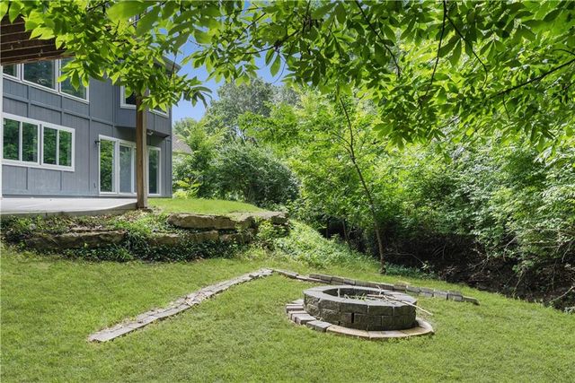 5812 MANOR Lane, Parkville, MO 64152