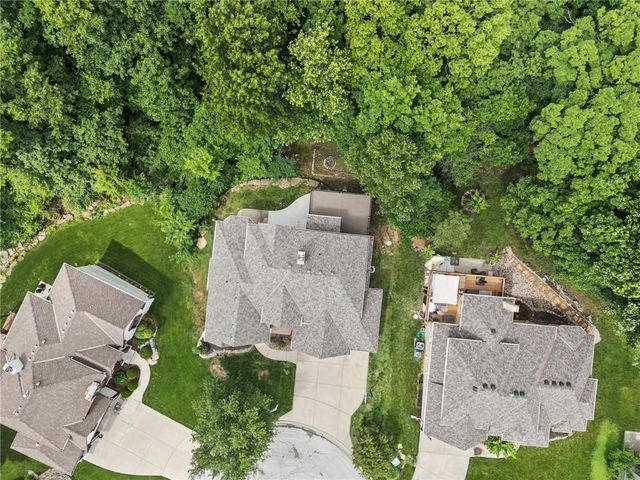 5812 MANOR Lane, Parkville, MO 64152