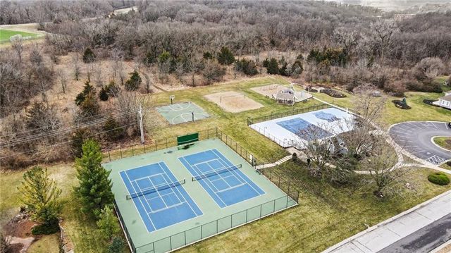 5812 MANOR Lane, Parkville, MO 64152