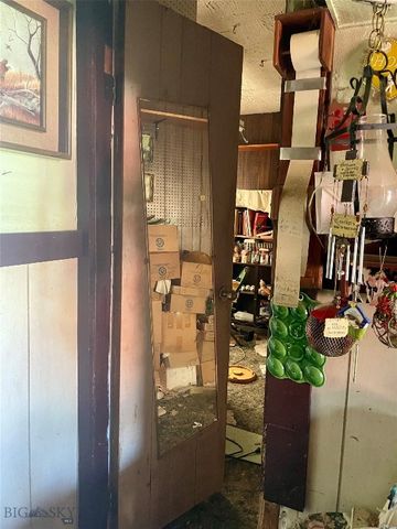 211 Illinois, Chinook, MT 59523