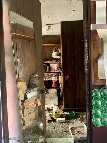 211 Illinois, Chinook, MT 59523