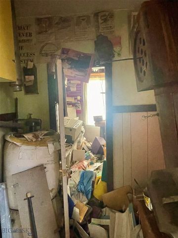 211 Illinois, Chinook, MT 59523