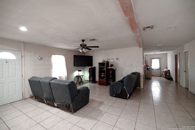 365 OLD PLEASANTON RD, San Antonio, TX 78264