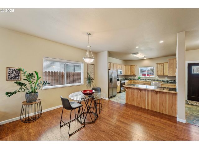 1065 CROCKER St, Coos Bay, OR 97420