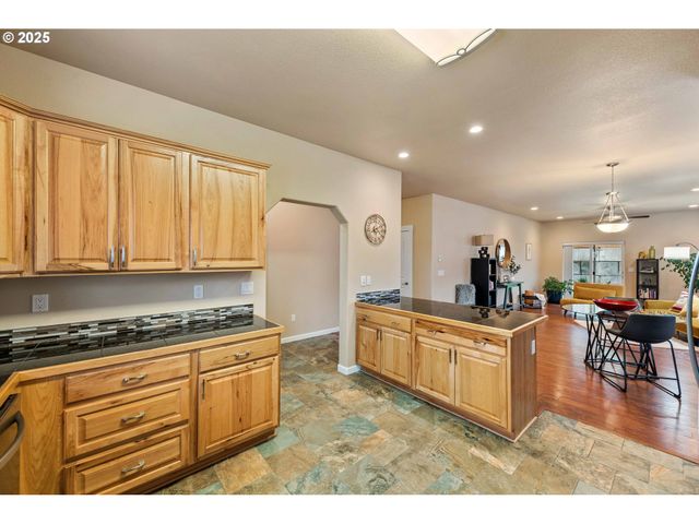 1065 CROCKER St, Coos Bay, OR 97420