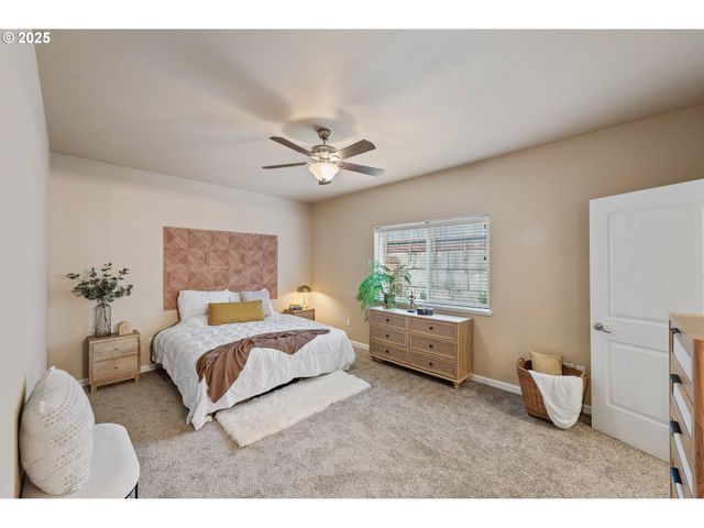 1065 CROCKER St, Coos Bay, OR 97420