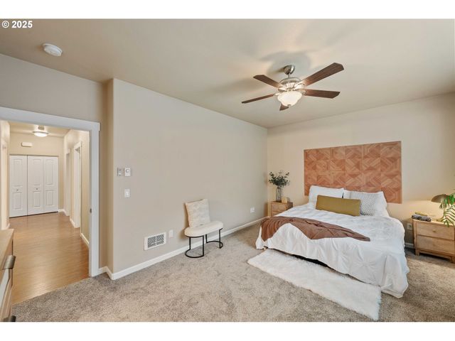 1065 CROCKER St, Coos Bay, OR 97420