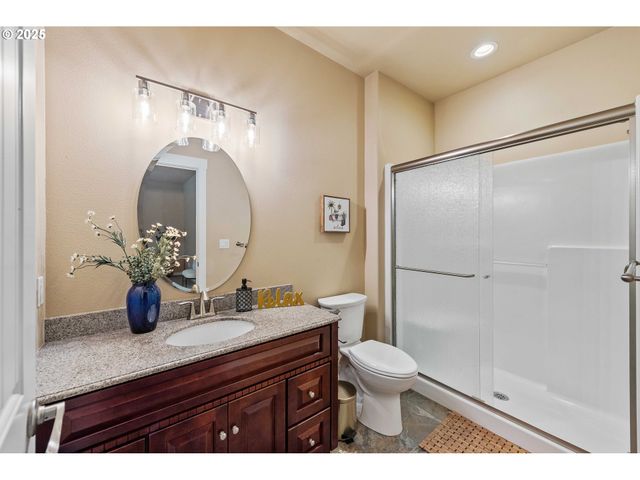 1065 CROCKER St, Coos Bay, OR 97420