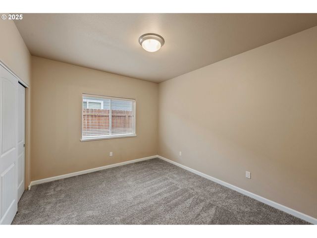 1065 CROCKER St, Coos Bay, OR 97420