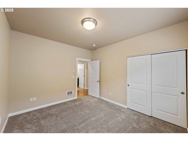 1065 CROCKER St, Coos Bay, OR 97420