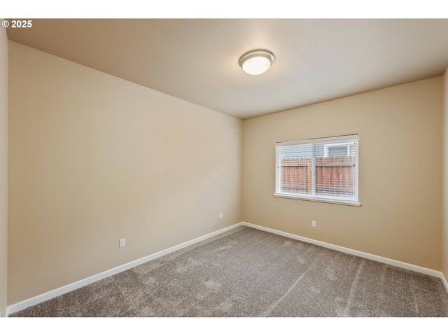 1065 CROCKER St, Coos Bay, OR 97420