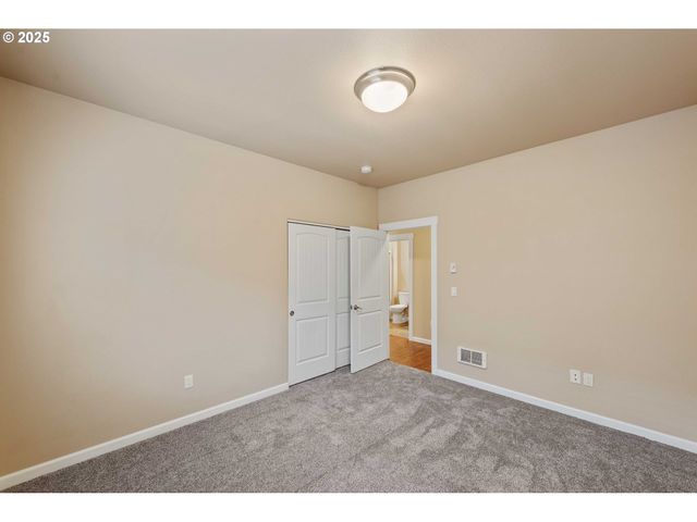 1065 CROCKER St, Coos Bay, OR 97420