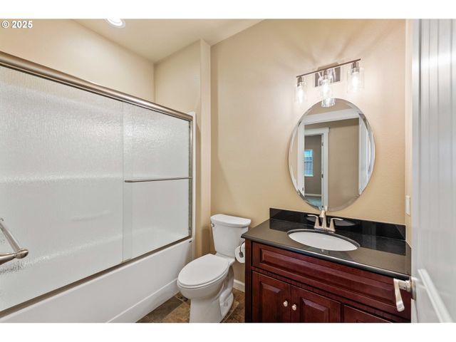 1065 CROCKER St, Coos Bay, OR 97420