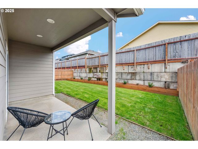 1065 CROCKER St, Coos Bay, OR 97420