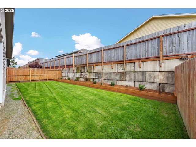 1065 CROCKER St, Coos Bay, OR 97420