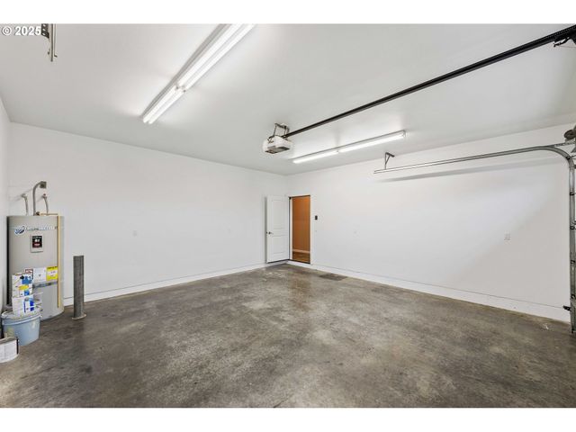 1065 CROCKER St, Coos Bay, OR 97420