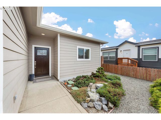 1065 CROCKER St, Coos Bay, OR 97420