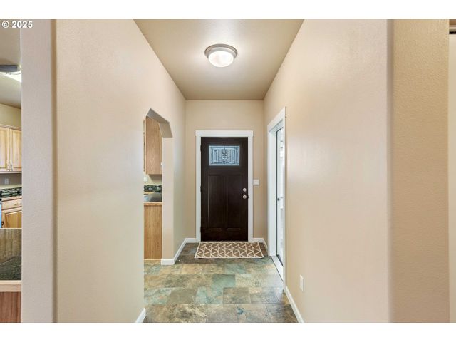 1065 CROCKER St, Coos Bay, OR 97420