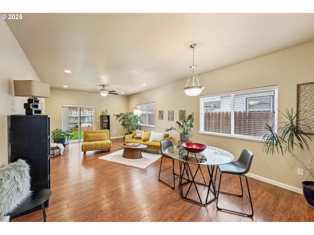 1065 CROCKER St, Coos Bay, OR 97420