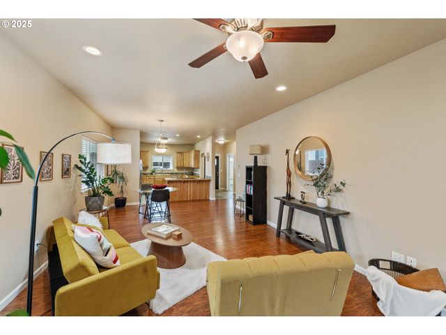 1065 CROCKER St, Coos Bay, OR 97420