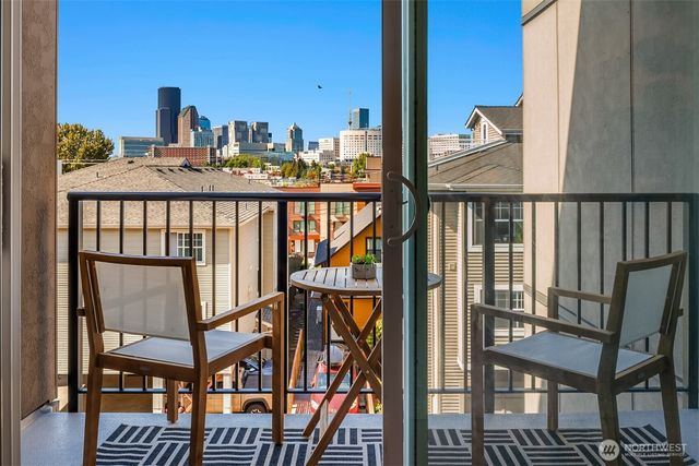 701 17th Avenue #305, Seattle, WA 98122