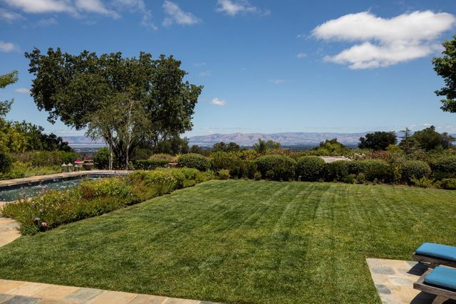 26990 Taaffe Road, Los Altos Hills, CA 94022