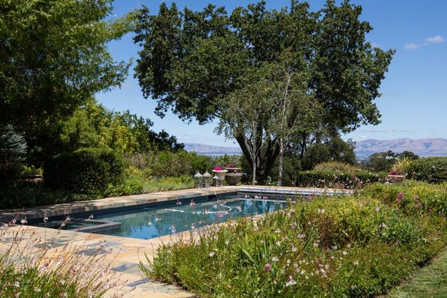26990 Taaffe Road, Los Altos Hills, CA 94022