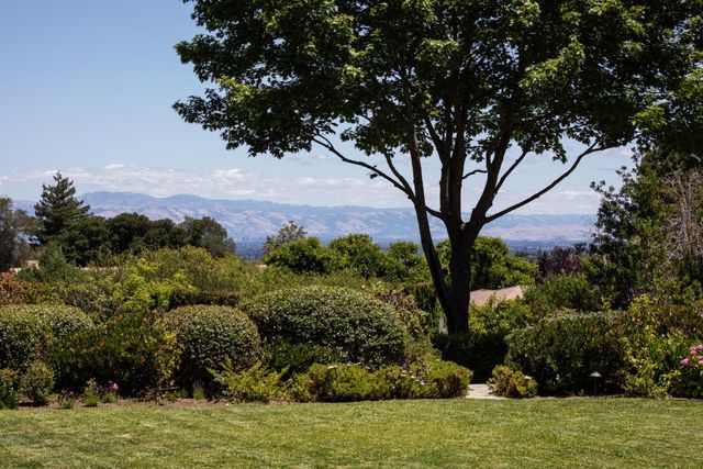 26990 Taaffe Road, Los Altos Hills, CA 94022