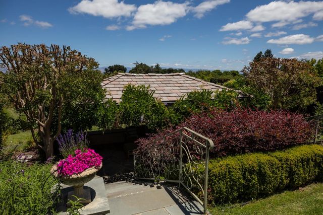 26990 Taaffe Road, Los Altos Hills, CA 94022
