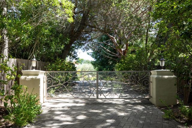 26990 Taaffe Road, Los Altos Hills, CA 94022