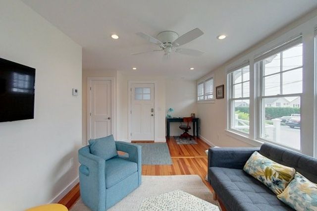 23 Warren Avenue 1, Middletown, RI 02842