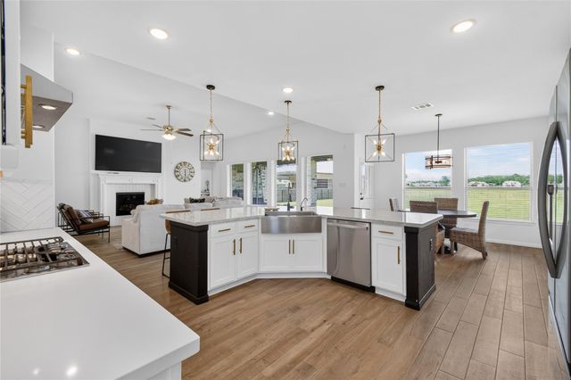 7703 Chacon Place, Mont Belvieu, TX 77523