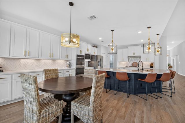 7703 Chacon Place, Mont Belvieu, TX 77523