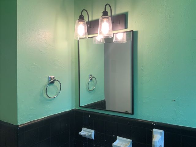 1421 N 9th Street, Midlothian, TX 76065