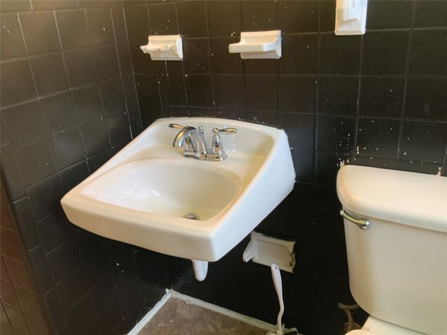 1421 N 9th Street, Midlothian, TX 76065