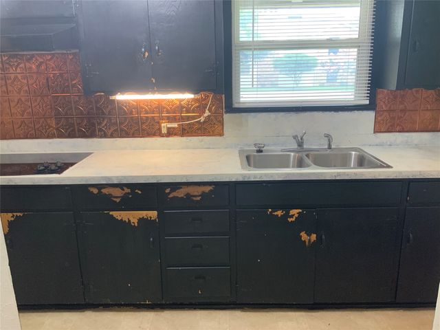 1421 N 9th Street, Midlothian, TX 76065