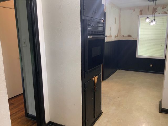 1421 N 9th Street, Midlothian, TX 76065